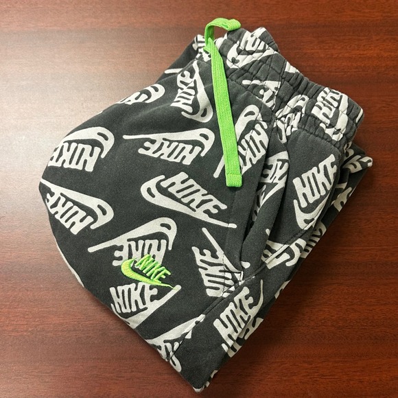 Nike All Over Print Logo Jogger Sweatpants Kids XL Activewear Logo - Picture 1 of 5